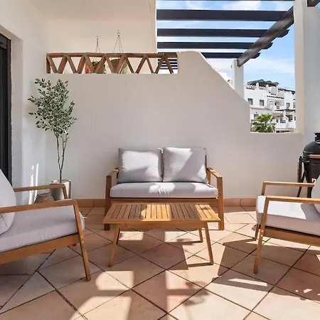 Luxury With Big Terrace Apartment